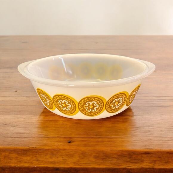 Glassbake Other - Vintage Glasbake J2600 Casserole Yellow Gold Medallion Floral Daisy Dish 2 QT.